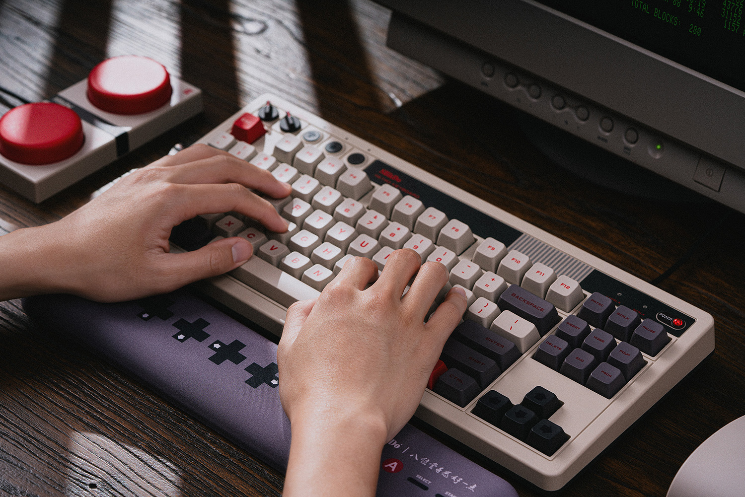 8Bitdo Retro Mechanical Keyboa - Retro Gaming Com avaliação e preço